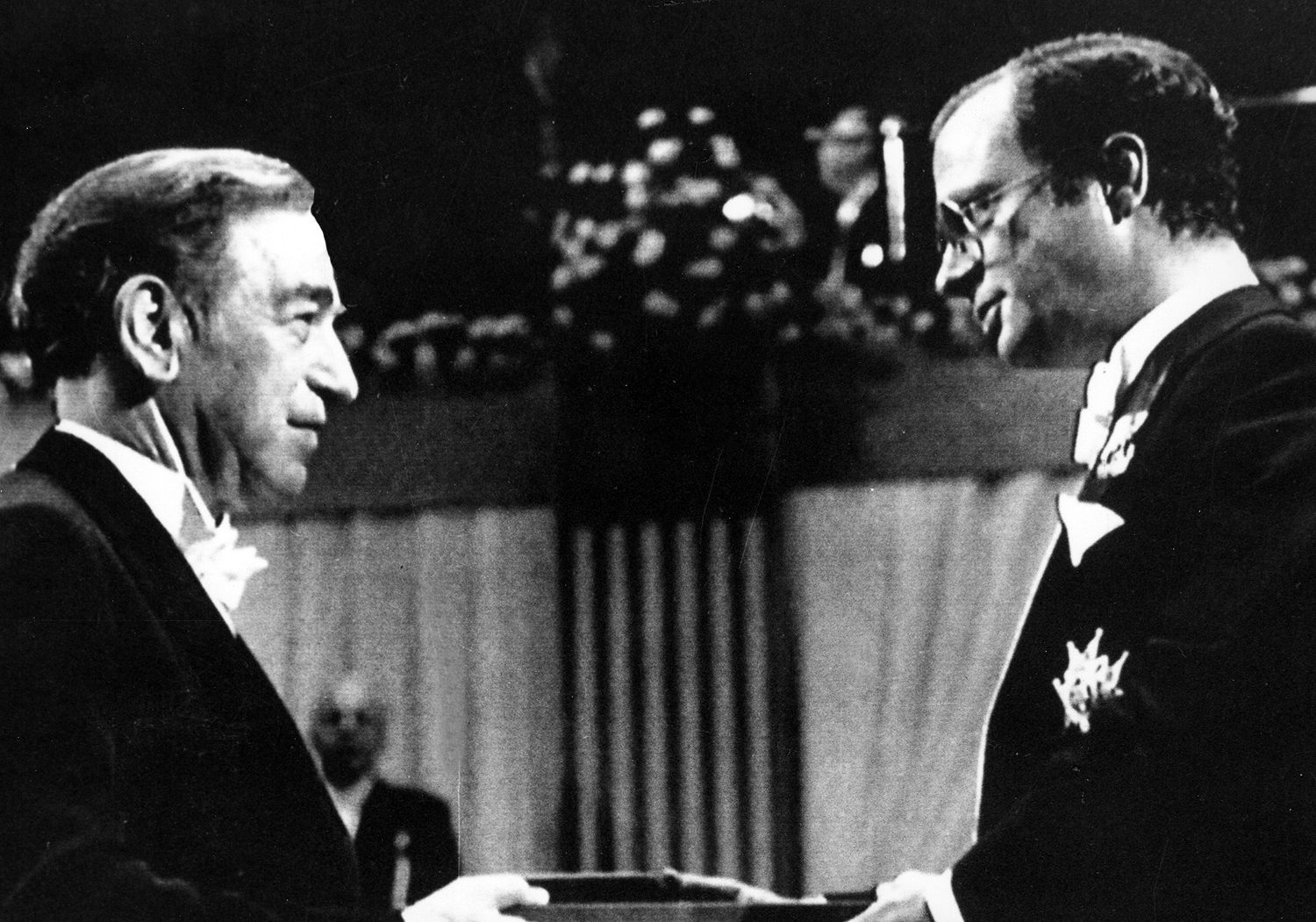 Stanley Cohen receiving the Nobel Prize.
