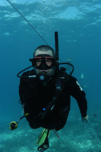 Ryan McNew, ‪associate director of research IT, scuba diving in the Great Barrier Reef.